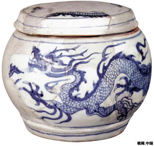 元青花双龙赶珠纹盖罐，现藏于景德镇陶瓷考古研究所