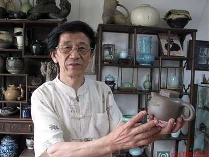 李占平创作紫砂《古井壶》被中国工艺美术大师张明文收藏