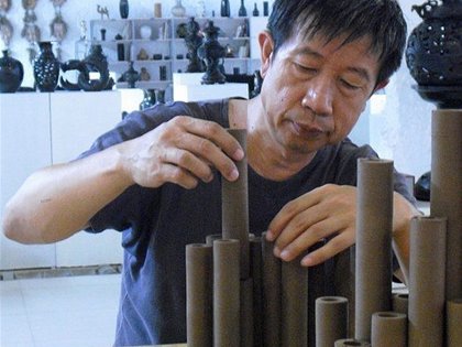 传承黑陶文化的中国陶瓷艺术大师张福荣
