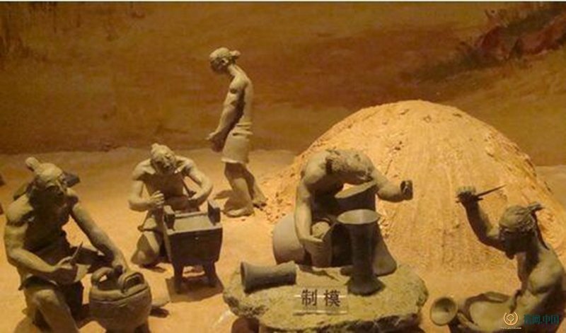根据我国古代青铜冶炼遗址发掘出的实物,再结合青铜器的外形分析,古代